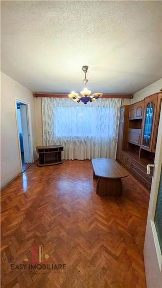 Apartament cu 3 camere semidecomandat în Tudor