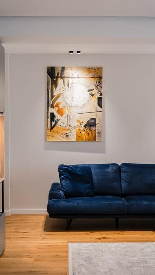 Apartament cu 3 camere decomandat în P-ța Victoriei