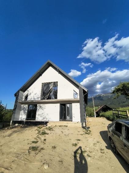 Casă individuală cu 4 camere cu Canalizare în Bran