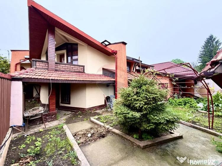 Casă cu 4 camere cu Teren 500 Mp în Central