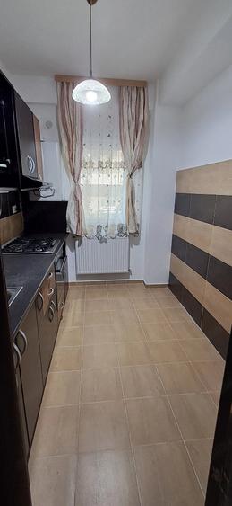 Apartament cu 2 camere decomandat în Roșu
