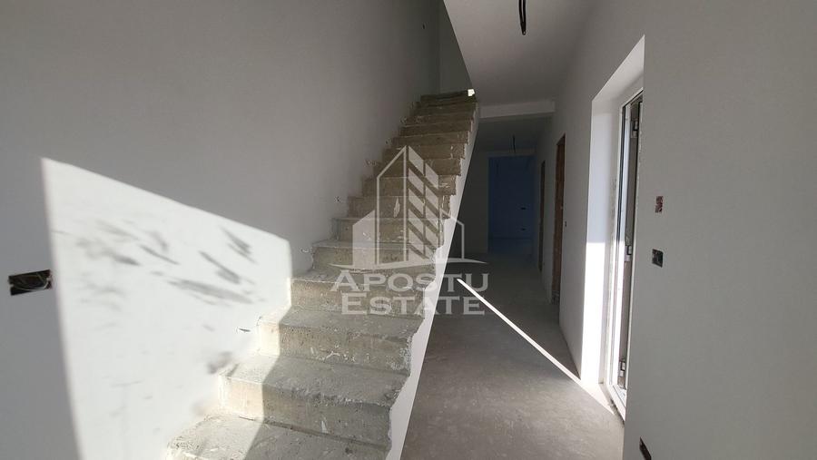 Casă individuală cu 4 camere cu Canalizare în Giarmata