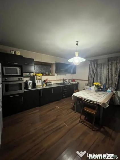 Casă cu 5 camere cu Teren 581 Mp în Central