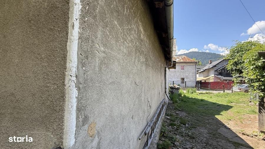 Casa cu anexe si teren 988 mp, deschidere la 3 strazi - 9