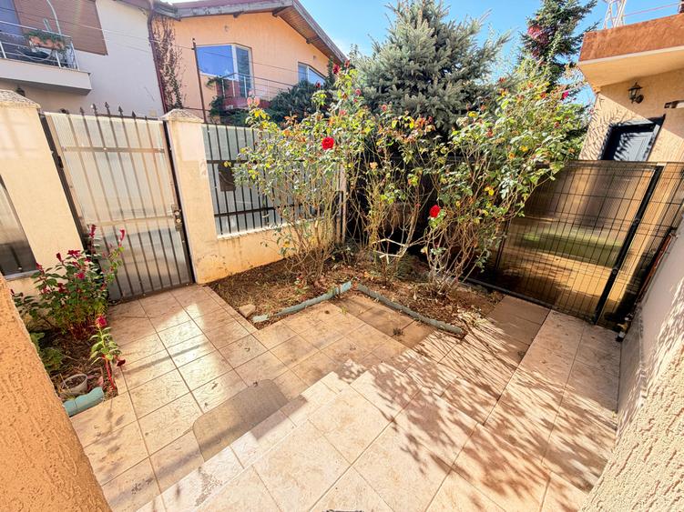 Duplex cu 4 camere cu Canalizare în Central