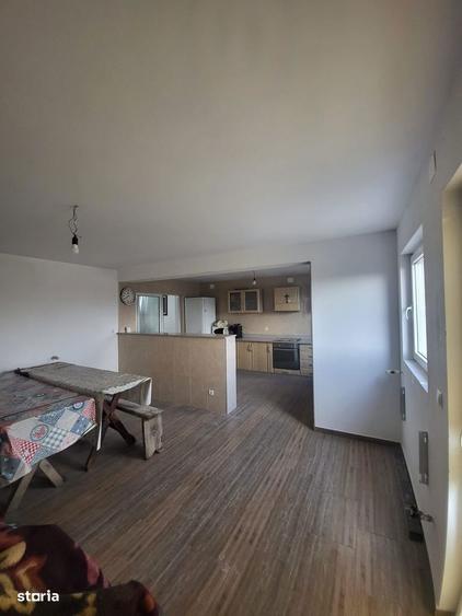 Casă cu 5 camere cu Teren 936 Mp în Central