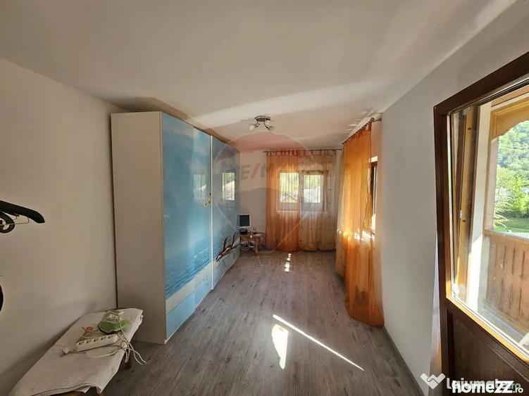 Casă cu 7 camere cu Teren 1134 Mp în Tarcău