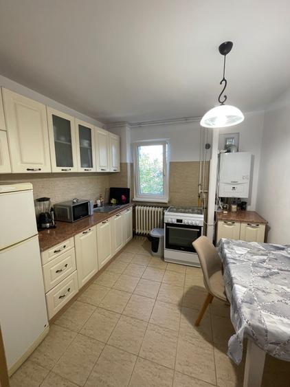 Apartament cu 2 camere decomandat în Medicină