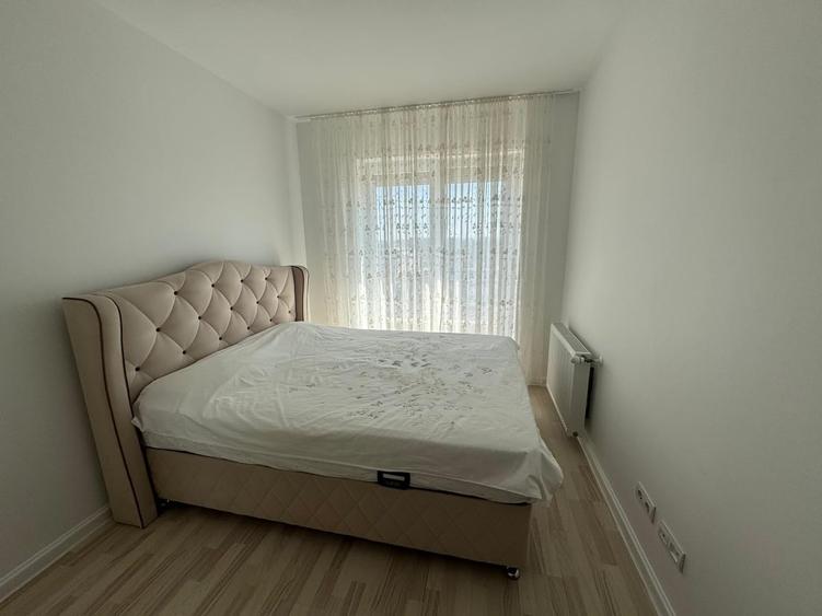 Apartament cu 3 camere semidecomandat în Titan