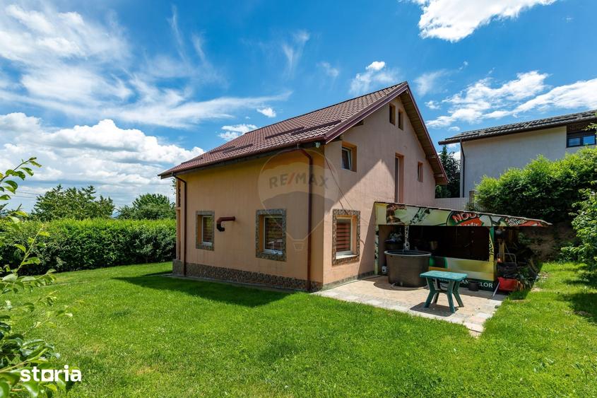 Casă cu 5 camere cu Teren 600 Mp în Hemeiuș