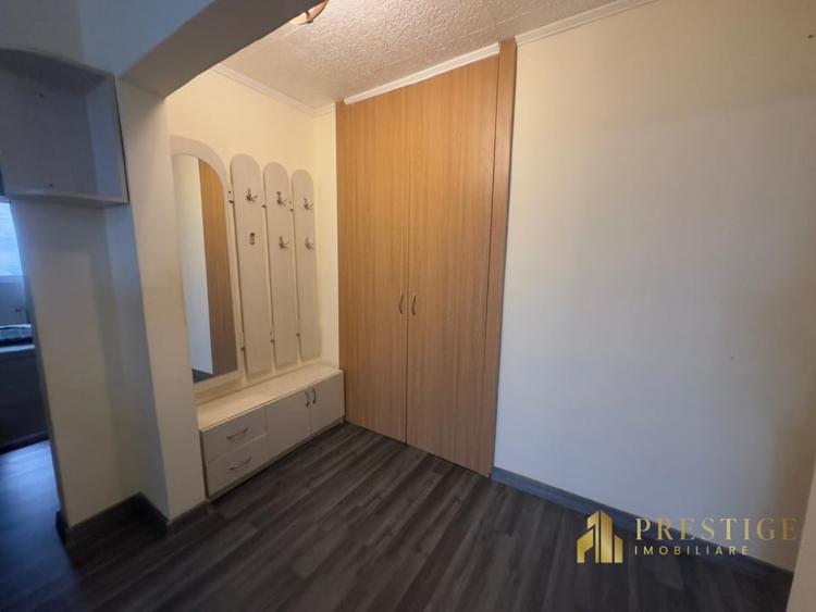 Apartament cu 3 camere decomandat, mobilat în Nufărul