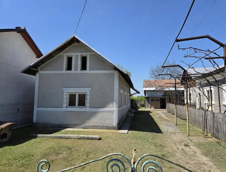 Casă cu Teren 1500 Mp în Gura Foii