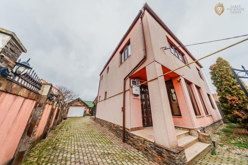Casă individuală cu 5 camere cu Canalizare în Central