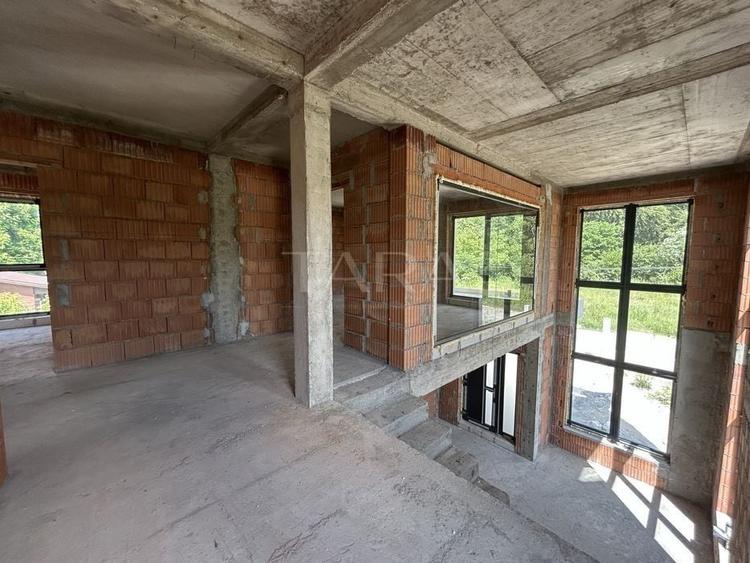 Casă individuală cu 4 camere cu Canalizare în Vest