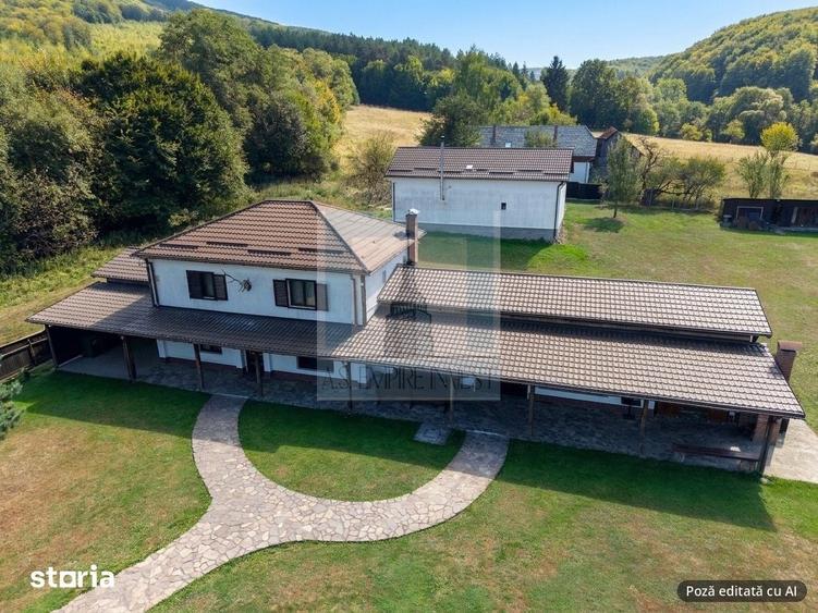 Casă cu 7 camere cu Teren 16800 Mp în Dobârlău