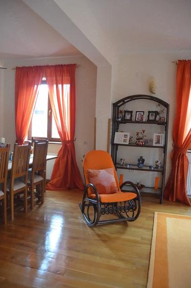 Casă cu 1 camere cu Teren 1627 Mp în Poiana