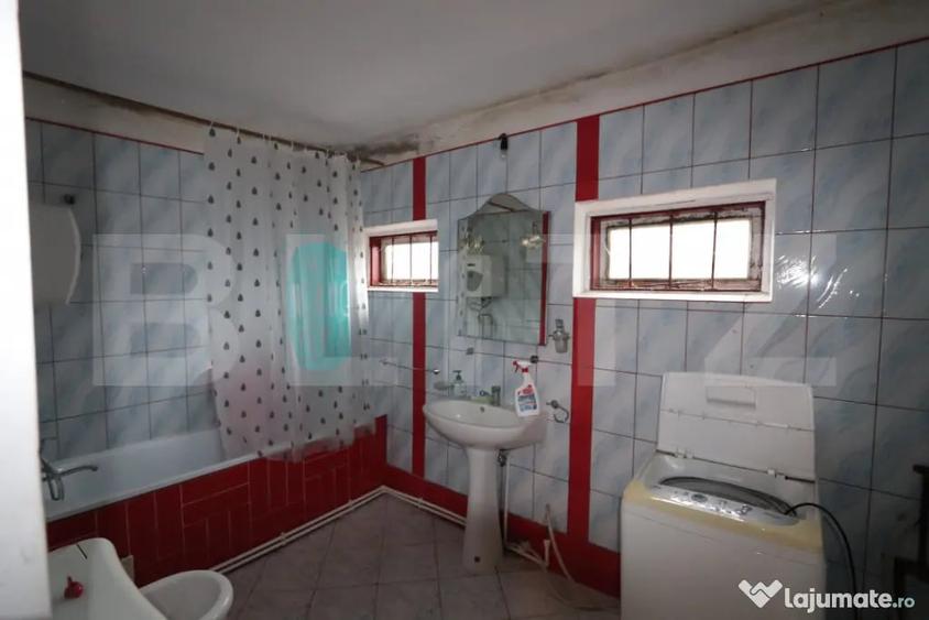 Casă cu 3 camere cu Teren 1783 Mp în Central