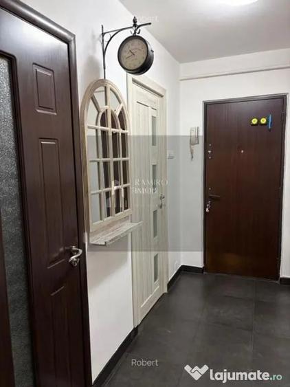 Apartament cu 3 camere semidecomandat în Alexandru Obregia