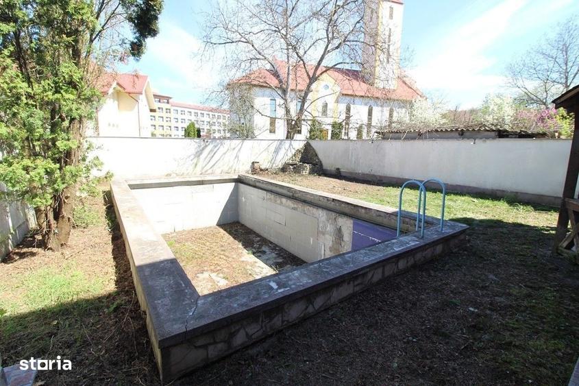 Casă cu 4 camere decomandat cu Teren 335 Mp în Central