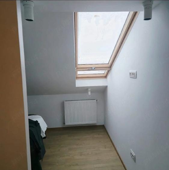 Apartament cu 5 camere semidecomandat în Central