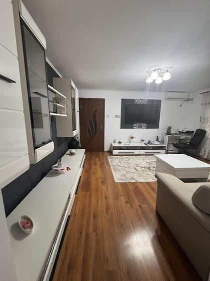 Apartament cu 2 camere semidecomandat în Micro 16