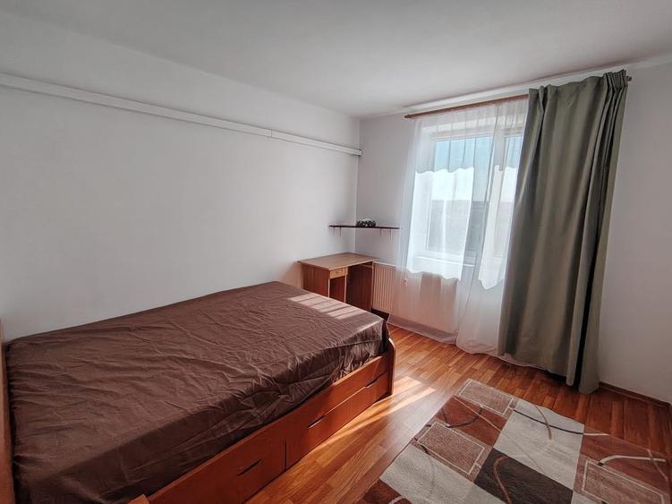 Apartament cu 3 camere decomandat în Titan