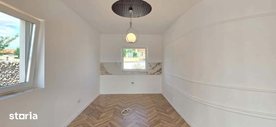 Casă cu 3 camere semidecomandat cu Teren 430 Mp în Paleu