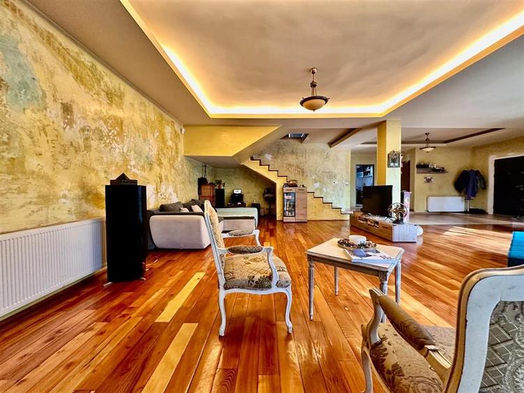 Casă cu 7 camere cu Teren 600 Mp în Pipera