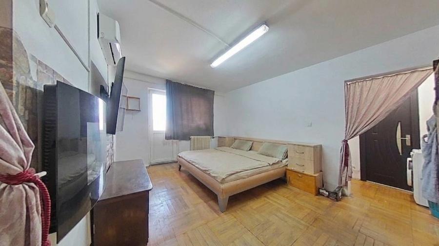 Apartament cu 3 camere semidecomandat, mobilat în P-ța Gării