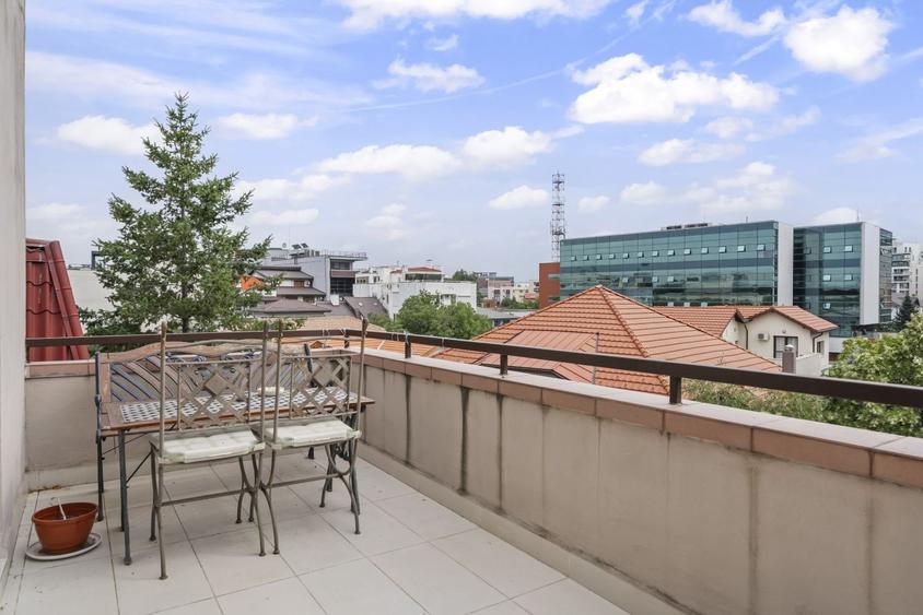 Apartament cu 4 camere în Herăstrău