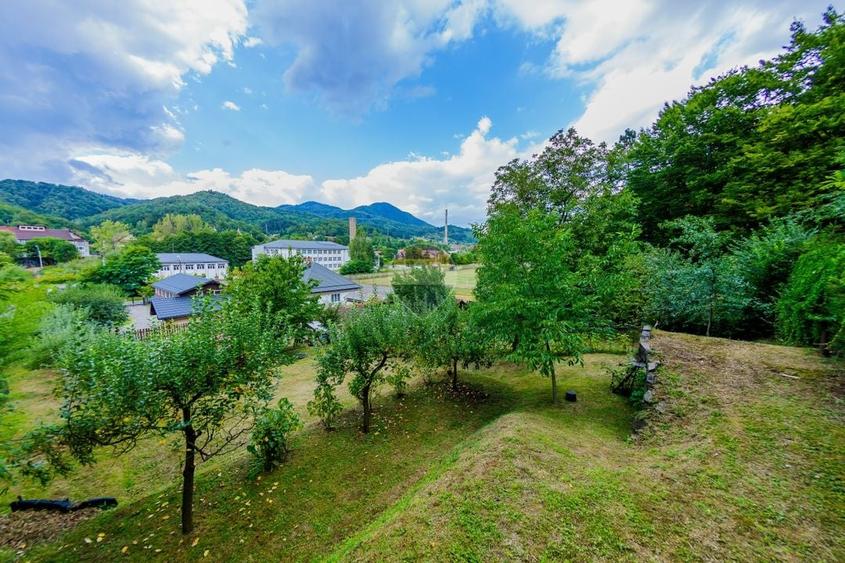 Casă individuală cu 5 camere cu Teren 1129 Mp în Ferneziu