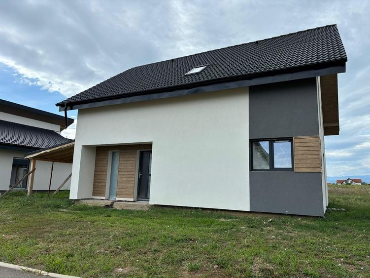 Casă individuală cu 5 camere cu Canalizare în Șura Mică