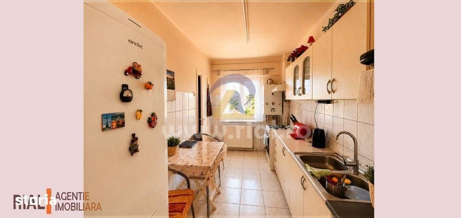 Apartament cu 3 camere decomandat în Vitrometan