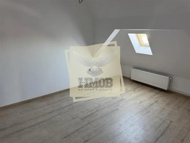 Casă cu 5 camere cu Teren 160 Mp în Cristian