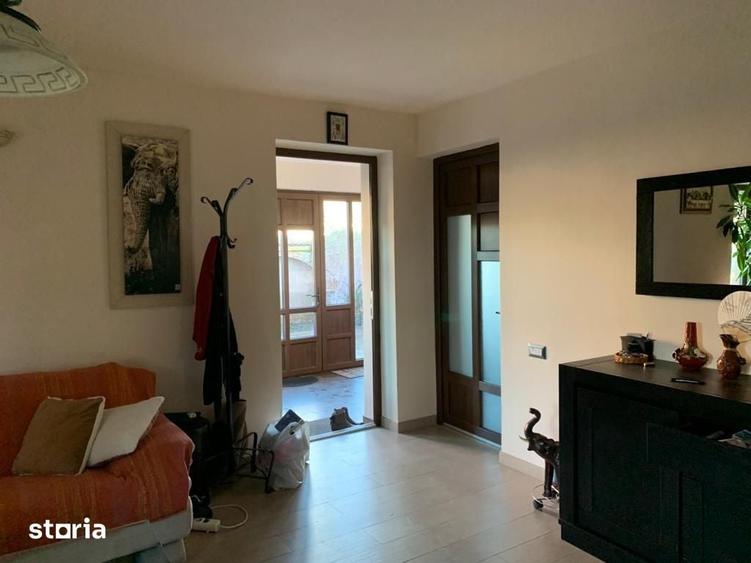 Casă cu 8 camere cu Teren 450 Mp în Clinceni