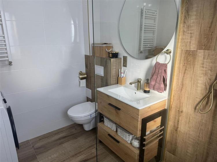 Apartament cu 3 camere decomandat în Exterior Vest