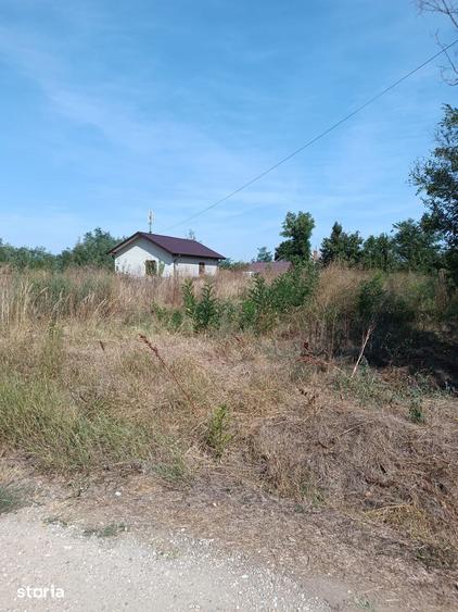 Teren de 1137 mp, în Poienarii Burchii