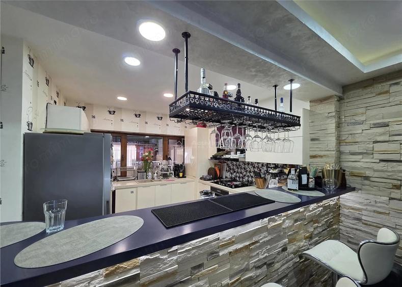 Casă cu 4 camere cu Teren 260 Mp în 1 Decembrie