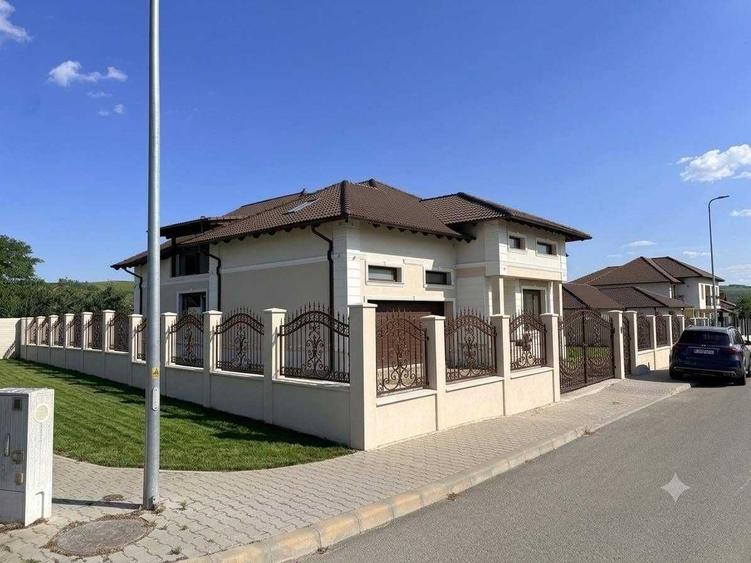 Casă cu 4 camere în Ciugud