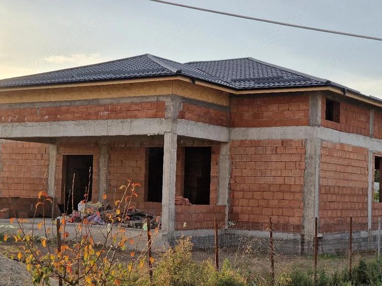 Casă cu Teren 931 Mp în Bălanu
