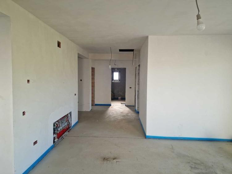 Casă cu 4 camere în Tărlungeni