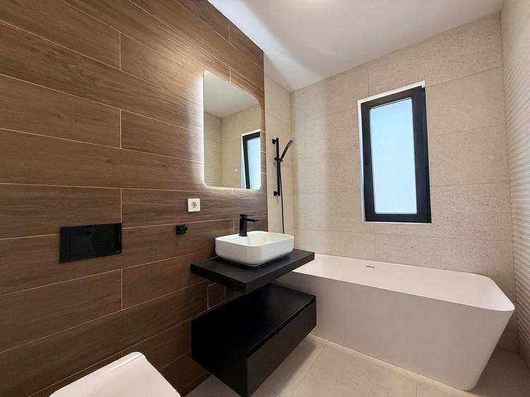 Duplex cu 4 camere cu Piscina în Corbeanca
