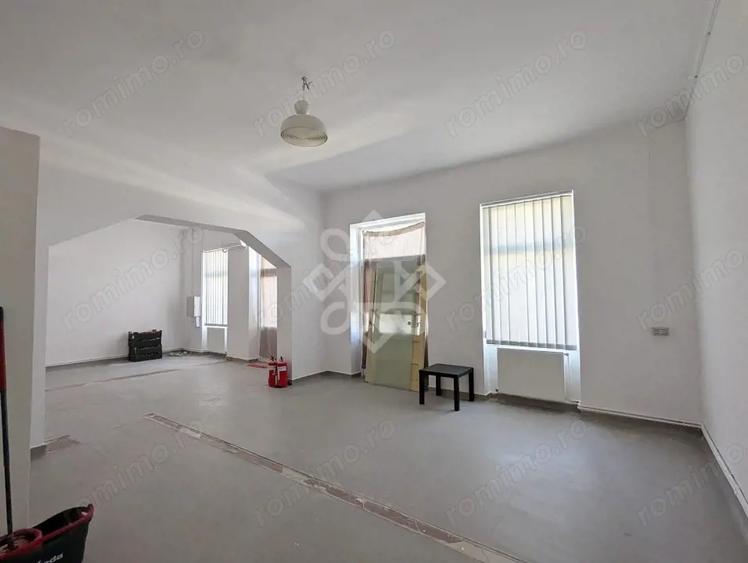 Casă cu 2 camere cu Teren 306 Mp în Central
