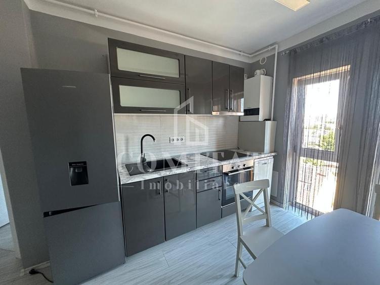Apartament cu 3 camere semidecomandat, mobilat în Bulgaria