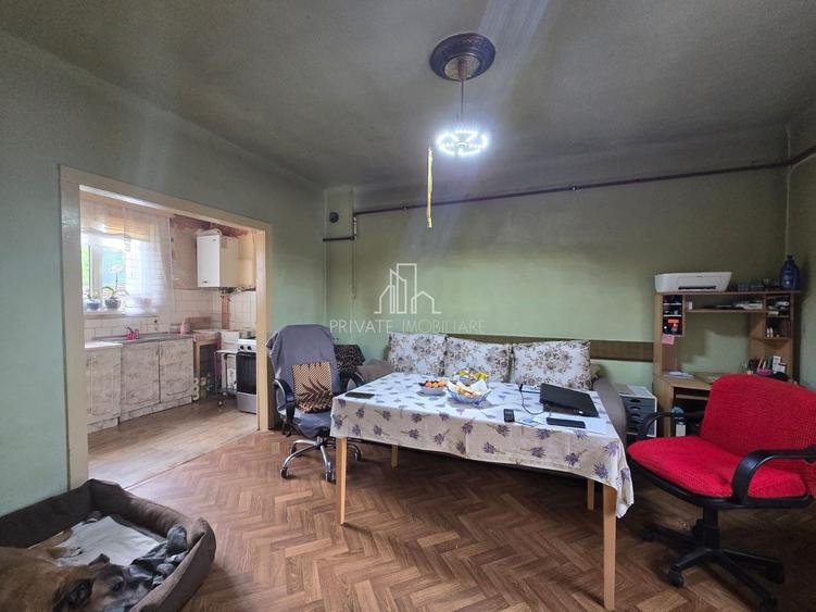 Casă individuală cu 5 camere cu Canalizare în Central