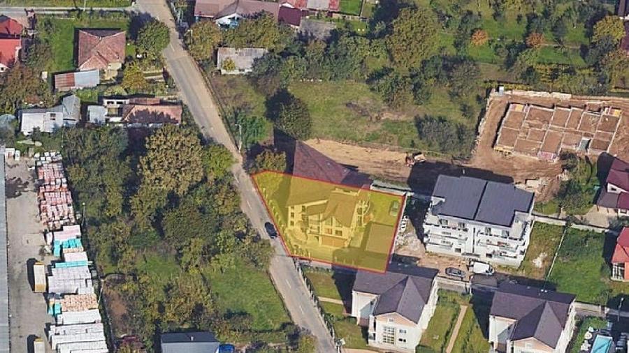 Apartament cu 3 camere semidecomandat în Independenței