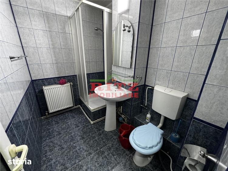 Apartament cu 3 camere decomandat în Tineretului