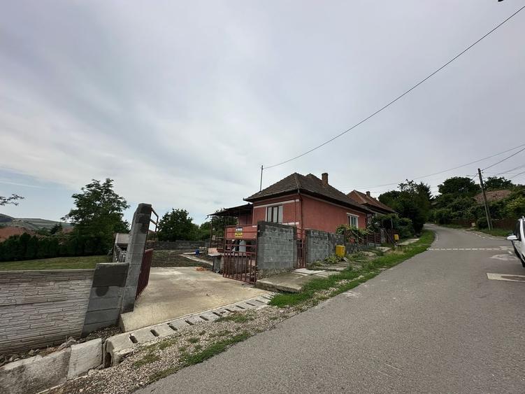 Casă cu 4 camere cu Teren 700 Mp în Central