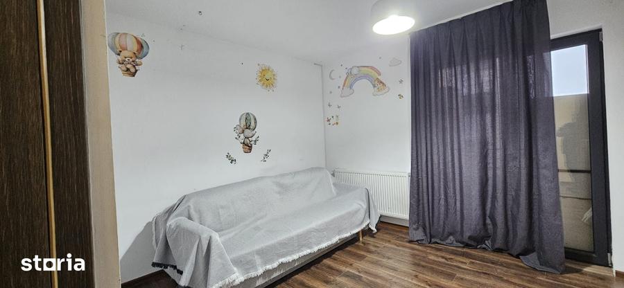 Apartament cu 3 camere semidecomandat în Florești