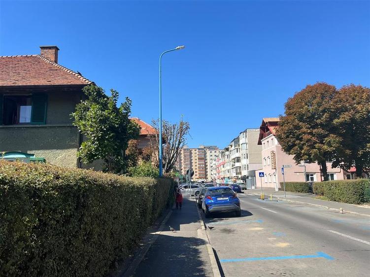 Apartament cu 2 camere semidecomandat, mobilat în Tractorul